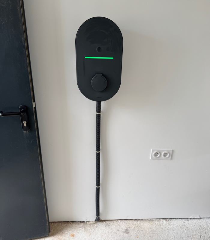Installation borne de recharge Genius ELEC Borne de recharge murale
