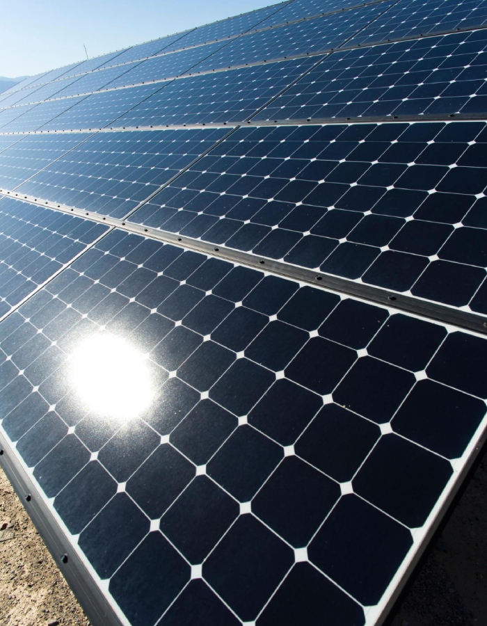 Panneaux solaires photovoltaïques exposés au soleil