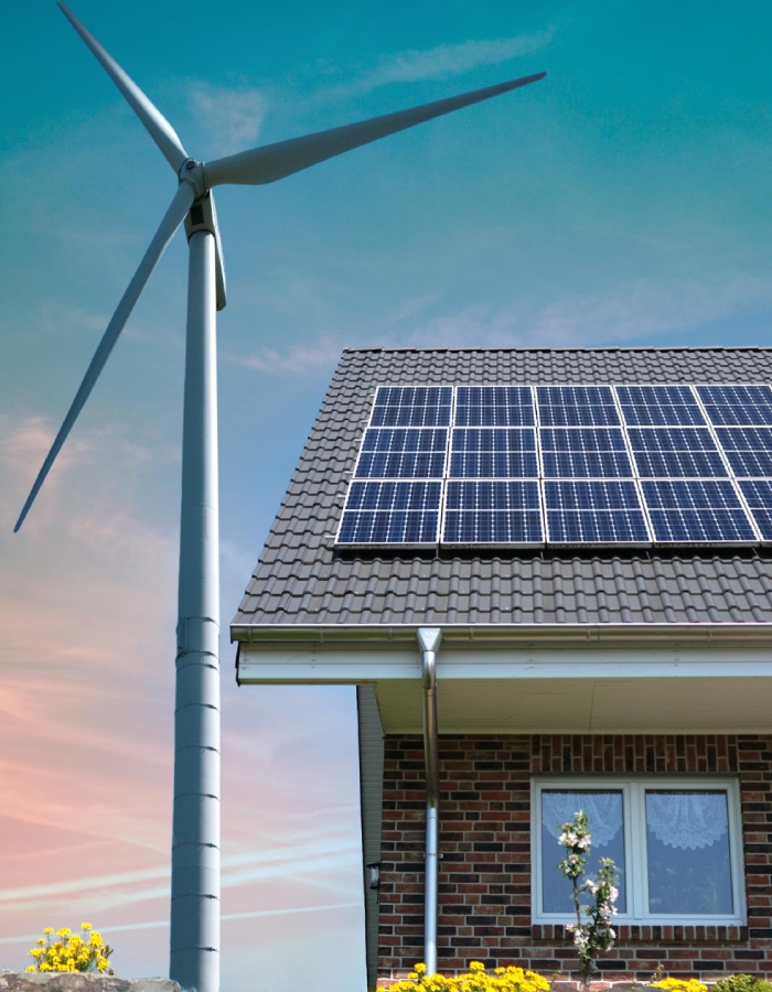 Maison équipée de panneaux photovoltaïques et d’une éolienne